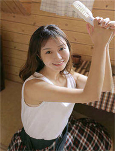 《大炕上的暴伦小丹-蜜桃成熟4》