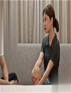 《用手指伸进去摸G点她感到疼-欧美丰满办公室》