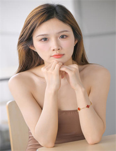 《H女主从小被C到大荤话小说-亚洲第色情一区二区》